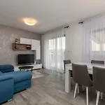 Apartment Ferias *